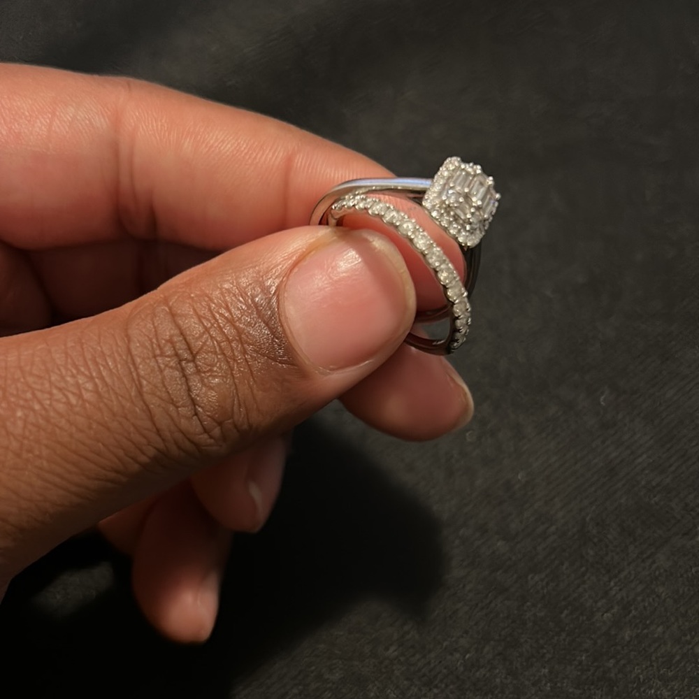 Engagement ring - Picture 6 of 6